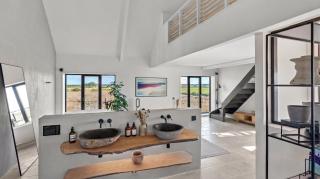 Luxurious Retreat with Cinema Lounge - 2