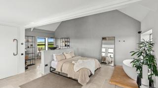 Luxurious Retreat with Cinema Lounge - 9