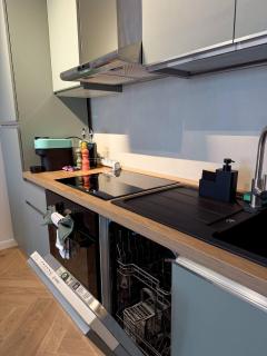 Sky Star Apartment - Kingsize Bed Airport Apart - 6