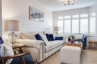 Spacious 3BR Retreat Mountain Views - 5