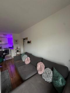 Bright & Spacious 1BR Apartment - 7