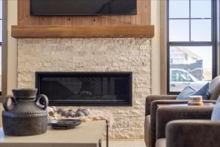 Luxury Family getaway with hot tub - 7