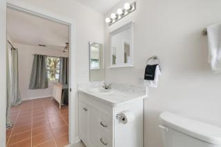 Cedar Key Coastal Oak Retreat - 5