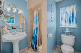 Bluebird Day Inn & Suites - 7