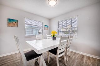 2bd 2ba Beachside W 3Min to Beach - 6