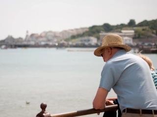 Swanage Signature 1 Bedroom Lodge with Hot Tub - 4