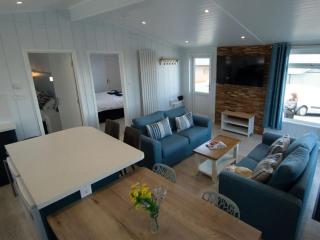 Swanage Signature 2 Bedroom Lodge with Hot Tub - 7