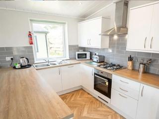 Swanage Signature 3 Bedroom Lodge with Hot Tub - 5