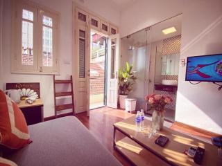 ORANGE ROOM with BALCONY - 3