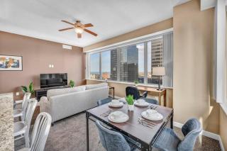 LAKE VIEW Sky-Suite in the Heart of Downtown! - 7