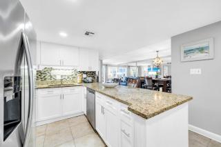 Holiday Surf and Racquet Unit 218 - 4