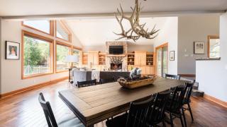 Sleeps 16 Modern Mountain Escape w Hot Tub Mason by AvantStay - 5
