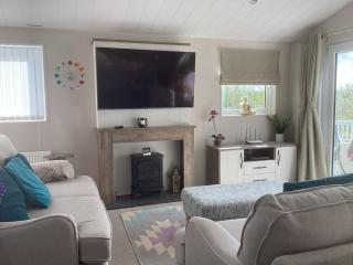 Idyllic Whitstable Lodge - 8