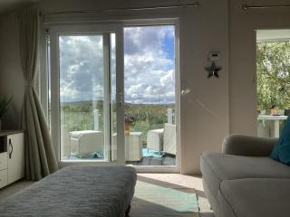 Idyllic Whitstable Lodge - 4