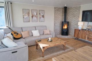 Westcove view three bedroom luxury house with hot tub - 5