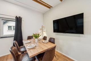 Ludwigsfelde Comfort Stay - 3BR Apartment - 5