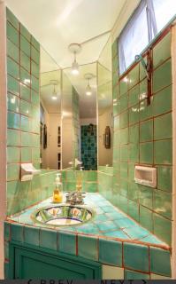 Business in-suite with office - 4