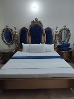 Royal Luxury Inn - 4