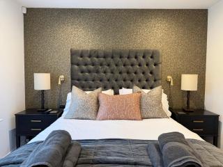 Luxury Croft Templepatrick Near Airport Rabbit and Hilton hotel - 8