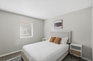 Modern 2BR Retreat Near Stone Mountain - 9