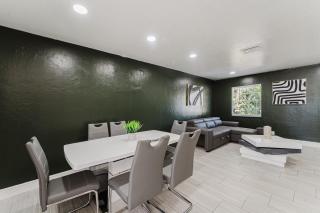 East Boca Oasis With Huge Yard Hot Tub Fire Pit and Games - 2