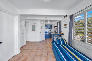 One Bedroom Getaway with Balcony by the Beach - 4