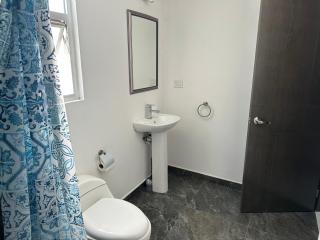 Suite Ejecutiva FINSA con Baño Privado y Parking - 6