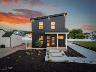 Modern Style Home, Near Expo, RSL Stadium, Skiing - 9