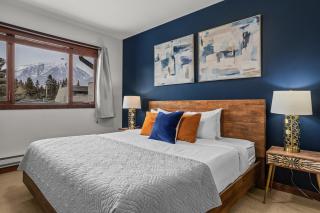 Heart of Canmore Condo managed by Little Sister Getaways - 9