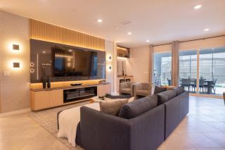 Luxury 10BR w Pool Theater Windsor Cay - 5