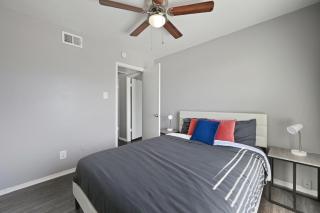 Bright two-bed wupgraded fixtures - 7