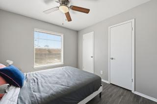 Bright two-bed wupgraded fixtures - 3