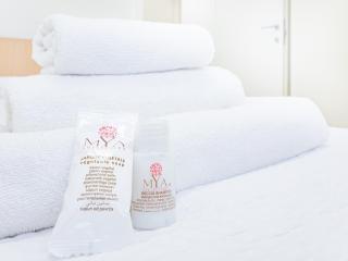 Riva Real Estate - Lake Central Suite - 9