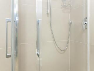 Riva Real Estate - Lake Central Suite - 4