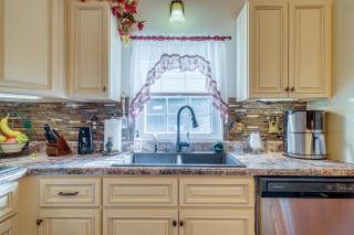 Peaceful Porch! Country Stay Near Elephant Rocks - 5