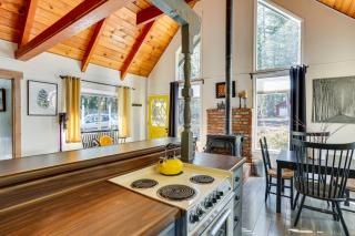2 Mi to Trinity Lake Forest-View Gem with Hot Tub! - 1