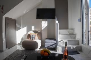 Central bright loft with balcony near old town - 4