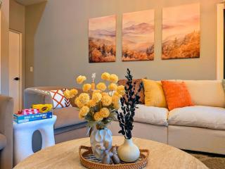 Travelers' Dream Home, King Beds, Hot Tub, Grill, Near Trails, Views - 1