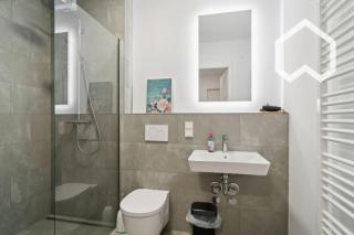 Frankfurt Messe 5-minute Deluxe Suite - 4