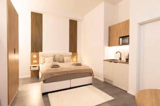 Jomi Stays Berlin - Kudamm - 0