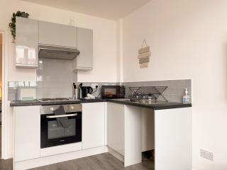 Cardiff Stay- Sleeps 4- FREE PARKING- 8 min to City - 8