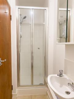 Cardiff Stay- Sleeps 4- FREE PARKING- 8 min to City - 6