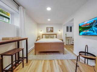Private Bright Garden Suite in Pemberton Heights - 7