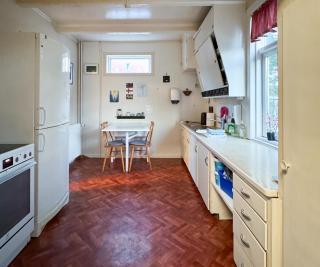 The Finch - guesthouse - city life - 9