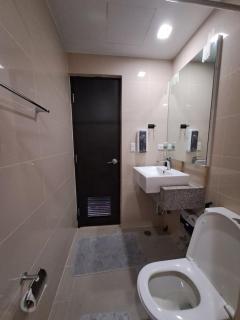 Cozy maple grove studio with hot shower - 6