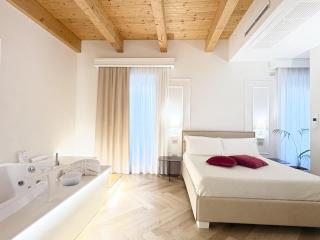 La Divina - free parking - - 1