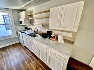 10 min to Beach 3BD Apt sleeps 7 Pet Friendly - 8