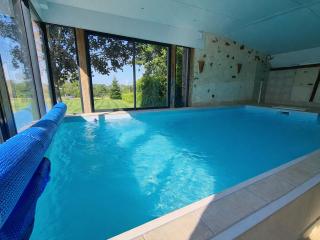 Grande Maison avec Piscine Chauffée à Bois Bertrand - FR-1-591-776 - 0