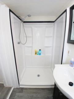 Updated studio 7 minute walk to beach FREE Park! - 6