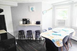 4 BD Apt Sleeps 10 4 min to beach Pets Ok Park - 1